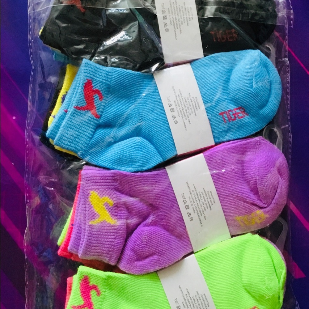 NWT 12 pairs of kids socks size 4-6